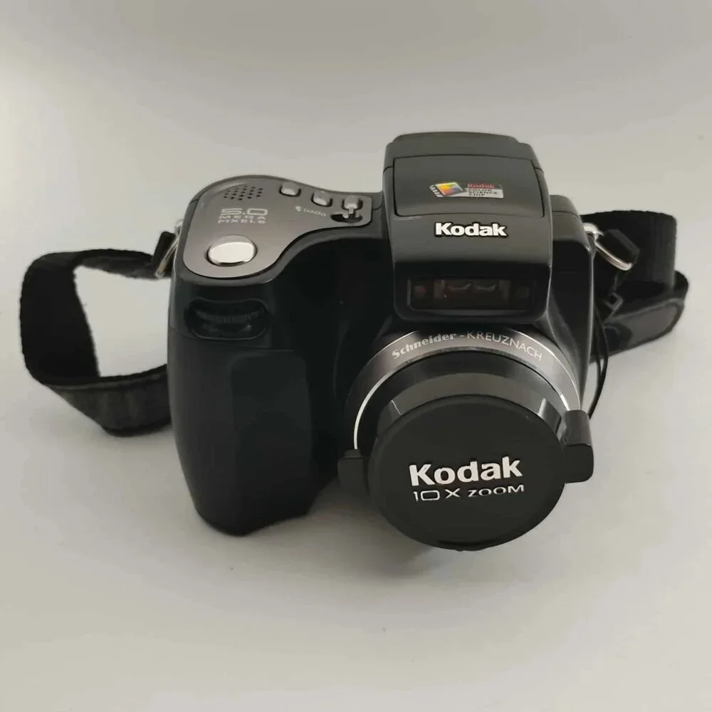 Kodak EasyShare DX7590 5.0MP Digital Camera – 10x Optical Zoom – Tested w/ Case